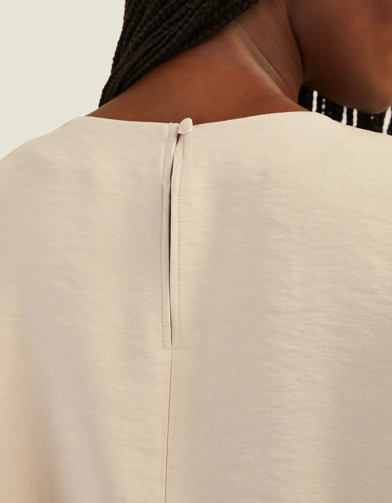 Blusa Reta Manga Curta Viscose Shoulder